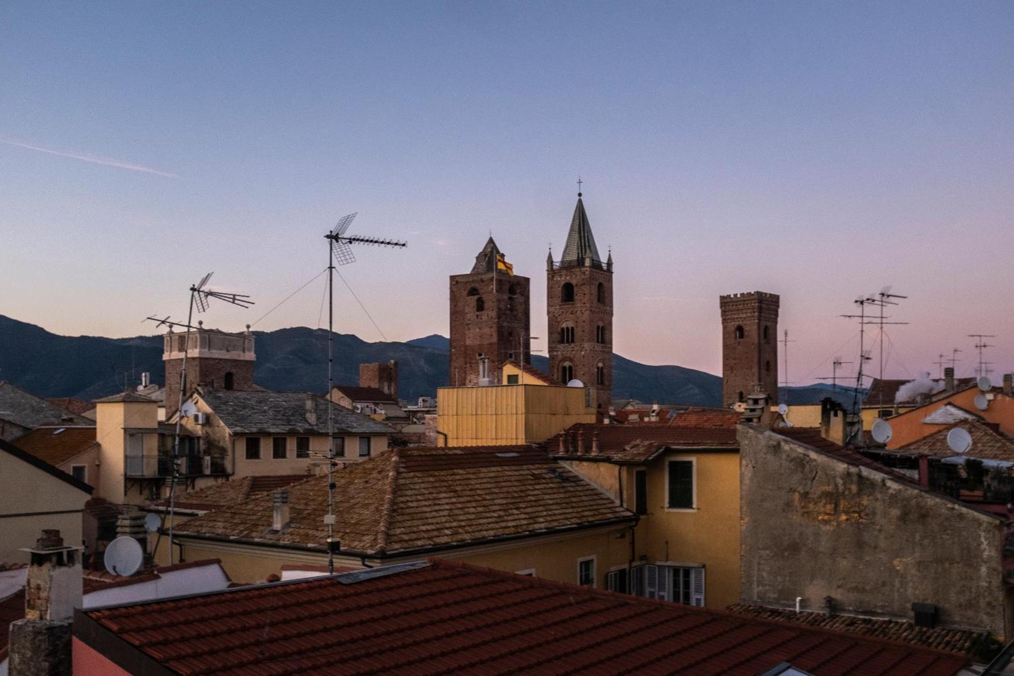 Palazzo Oddo Rental Rooms Albenga Exterior photo
